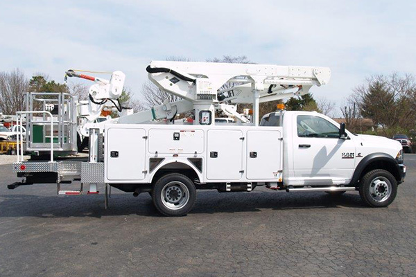 Versalift VST47 set up specifically for sign work. Large tail shelf maximizes open bed space for hauling long cargo. VST-47 platform lift